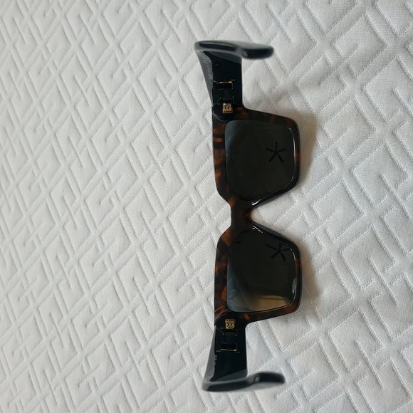 Versace Sunglasses Modern Design New.. - Picture 5 of 10